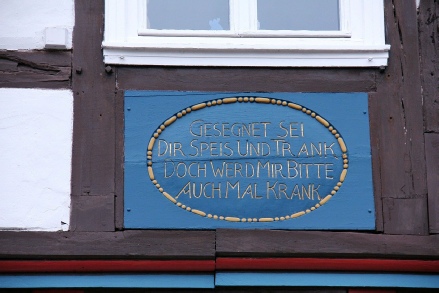 Inschrift an einem Fachwerkhaus