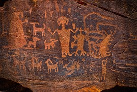 Alte Petroglyphen, native Steinritzungen und Malereien